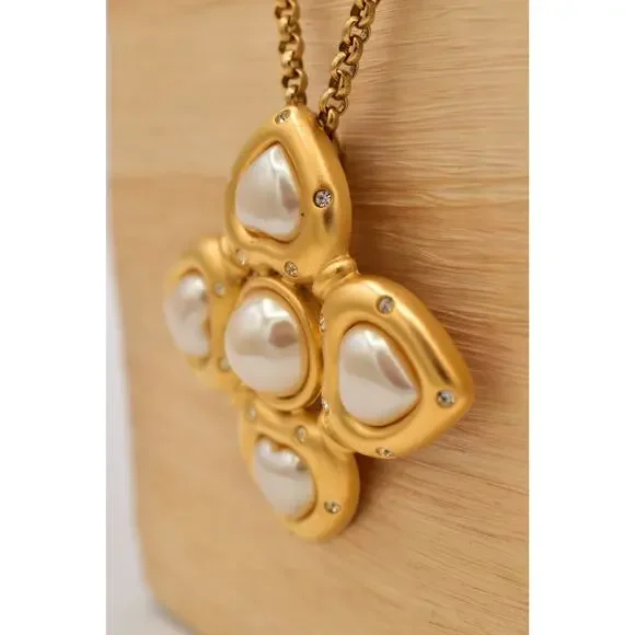 Givenchy Vintage Heart Pearl Necklace Pearl Brushed Gold Signed 80s 1980s BinBN - Picture 9 of 12